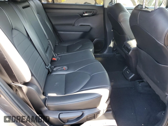 2021 Toyota Highlander XLE with VIN 5TDGZRBH4MS078778, listed as a Copart auction lot 56496855 with 35,563 mi miles and Salvage title. Bid and sale history available at DreamBid. Image 11.