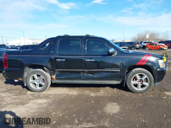 2012 Chevrolet Avalanche LTZ with VIN 3GNTKGE78CG152542, listed as a IAAI auction lot 42033673 with 177,870 mi miles. Bid and sale history available at carsss.com. Image 12.