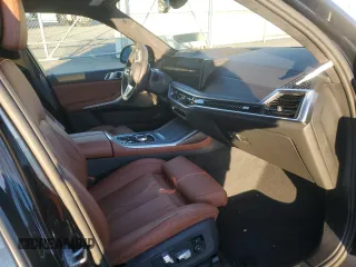 2024 BMW X7 M60i with VIN 5UX33EM09R9T49533, listed as a Copart auction lot 85370764 with 0 mi miles and Salvage Title. Bid and sale history available at carsss.com. Image 7.