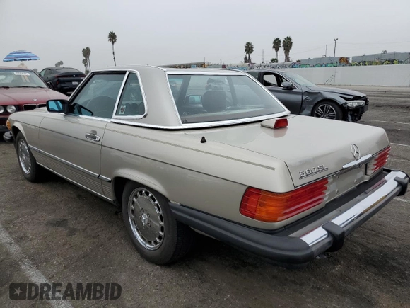 1987 Mercedes-Benz 560 SL z VIN WDBBA48D6HA070949, wystawiony jako Copart lot #75353644 z przebiegiem 114 792 mil mil oraz Czysty tytuł • Clean title. Historia ofert i sprzedaży dostępna na DreamBid. Obrazek 2.