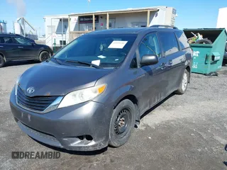 2011 Toyota Sienna LE with VIN 5TDJK3DC1BS016258, listed as a IAAI auction lot 41995140 with 200,903 mi miles. Bid and sale history available at carsss.com. Image 20.