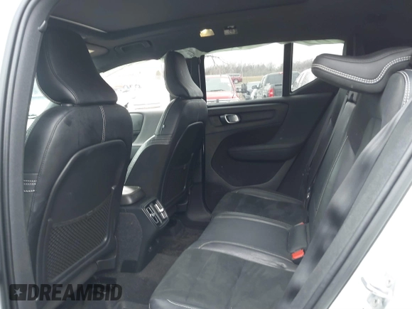 2019 Volvo XC40 R-Design with VIN YV4162UM6K2123298, listed as a IAAI auction lot 41509799 with 57,010 mi miles and . Bid and sale history available at DreamBid. Image 8.