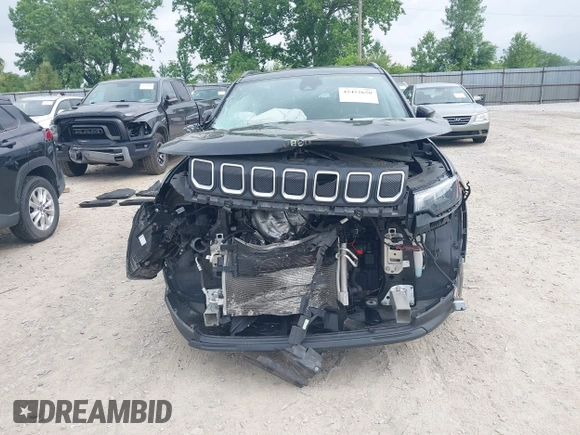 2022 Jeep Compass Latitude z VIN 3C4NJDBB3NT113332, wystawiony jako IAAI lot #42452658 z przebiegiem 43 430 mil mil oraz . Historia ofert i sprzedaży dostępna na DreamBid. Obrazek 6.