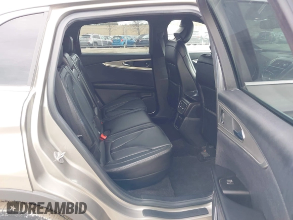 2016 Lincoln MKX Select z VIN 2LMTJ8KR9GBL57397, wystawiony jako IAAI lot #42104585 z przebiegiem 286 562 mil mil oraz . Historia ofert i sprzedaży dostępna na DreamBid. Obrazek 8.
