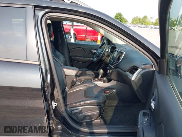 2015 Jeep Cherokee Trailhawk with VIN 1C4PJMBS6FW786622, listed as a IAAI auction lot 42403215 with 148,205 mi miles and . Bid and sale history available at DreamBid. Image 5.