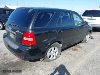 2008 Kia Sorento LX with VIN KNDJD735385836067, listed as a IAAI auction lot 41827802 with 137,796 mi miles. Bid and sale history available at carsss.com. Image 4.