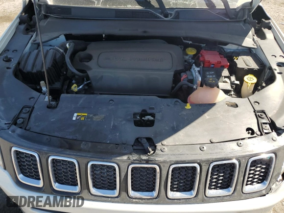 2020 Jeep Compass Latitude z VIN 3C4NJCBB6LT141472, wystawiony jako Copart lot #55794985 z przebiegiem Nie podano mil oraz Szkoda całkowita • Salvage title. Historia ofert i sprzedaży dostępna na DreamBid. Obrazek 11.