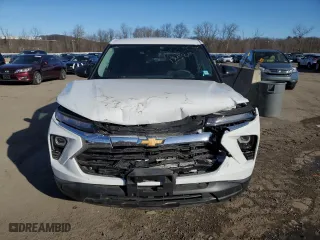 2025 Chevrolet TrailBlazer LS with VIN KL79MNSL4SB040425, listed as a Copart auction lot 44198335 with 1,858 mi miles and Non Repairable. Bid and sale history available at carsss.com. Image 5.
