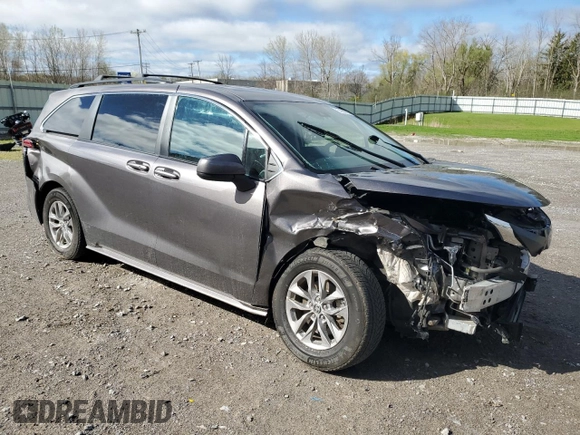 2022 Toyota Sienna LE z VIN 5TDKSKFC6NS063429, wystawiony jako Copart lot #54986965 z przebiegiem Nie podano mil oraz Szkody całkowita. Historia ofert i sprzedaży dostępna na DreamBid. Obrazek 4.