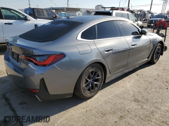 2024 BMW i4 eDrive35 z VIN WBY43AW07RFS38250, wystawiony jako Copart lot #52638435 z przebiegiem 11 567 mil mil oraz Szkody całkowita. Historia ofert i sprzedaży dostępna na DreamBid. Obrazek 3.