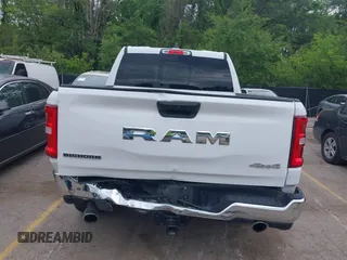2025 Ram 1500 Big Horn z VIN 1C6SRFFP4SN562194, wystawiony jako IAAI lot #42213184 z przebiegiem 25 704 mil mil oraz . Historia ofert i sprzedaży dostępna na DreamBid. Obrazek 16.