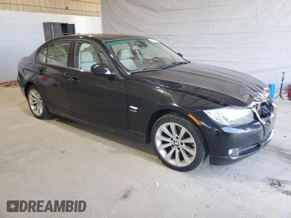 2011 BMW 3 Series 328i xDrive z VIN WBAPK5C55BF123867, wystawiony jako Copart lot #54008675 z przebiegiem 136 222 mil mil oraz Szkoda całkowita • Salvage title. Historia ofert i sprzedaży dostępna na DreamBid. Obrazek 4.