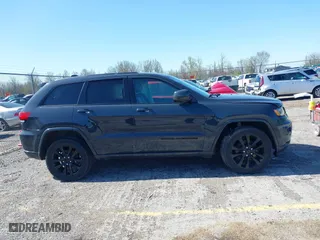 2018 Jeep Grand Cherokee Laredo E with VIN 1C4RJFAG2JC420927, listed as a IAAI auction lot 41962579 with 90,898 mi miles. Bid and sale history available at carsss.com. Image 14.