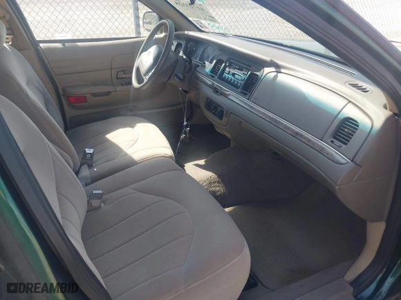 2000 Ford Crown Victoria with VIN 2FAFP73W9YX117108, listed as a IAAI auction lot 41713328 with 83,018 mi miles. Bid and sale history available at carsss.com. Image 5.