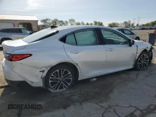 2025 Toyota Camry LE z VIN 4T1DAACK3SU570793, wystawiony jako Copart lot #55525395 z przebiegiem Nie podano mil oraz Szkoda całkowita • Salvage title. Historia ofert i sprzedaży dostępna na DreamBid. Obrazek 3.