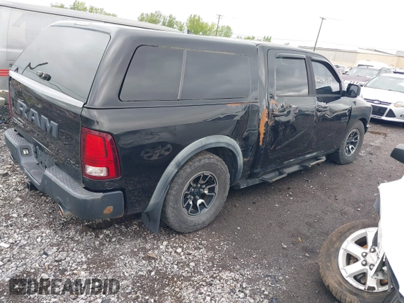 2016 Ram 1500 Rebel z VIN 1C6RR7YT0GS100285, wystawiony jako IAAI lot #42346719 z przebiegiem 103 309 mil mil oraz . Historia ofert i sprzedaży dostępna na DreamBid. Obrazek 4.