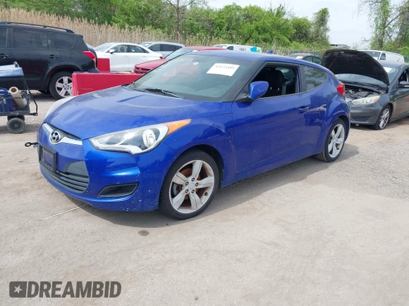 2014 Hyundai Veloster with VIN KMHTC6AD2EU184927, listed as a IAAI auction lot 42133499 with 103,499 mi miles. Bid and sale history available at carsss.com. Image 2.