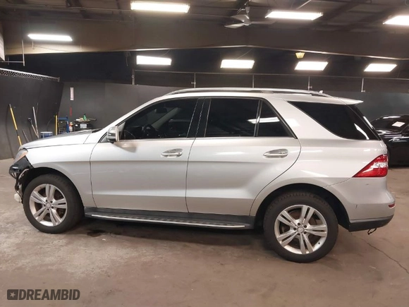 2014 Mercedes-Benz M-Class ML 350 with VIN 4JGDA5HB1EA312780, listed as a IAAI auction lot 41841481 with 183,196 mi miles. Bid and sale history available at carsss.com. Image 15.