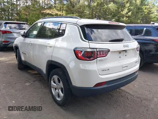 2020 Jeep Compass Latitude z VIN 3C4NJDBB9LT150382, wystawiony jako IAAI lot #40566479 z przebiegiem 64 336 mil mil oraz . Historia ofert i sprzedaży dostępna na DreamBid. Obrazek 3.