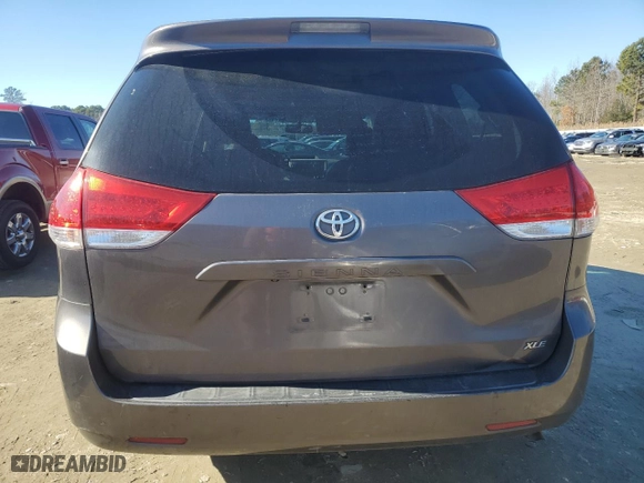 2013 Toyota Sienna XLE AAS with VIN 5TDYK3DC1DS305089, listed as a Copart auction lot 88533475 with 217,463 mi miles and Clean Title. Bid and sale history available at carsss.com. Image 6.
