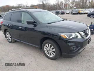2018 Nissan Pathfinder S z VIN 5N1DR2MM2JC651738, wystawiony jako IAAI lot #42021399 z przebiegiem 126 083 mil mil oraz . Historia ofert i sprzedaży dostępna na DreamBid. Obrazek 1.