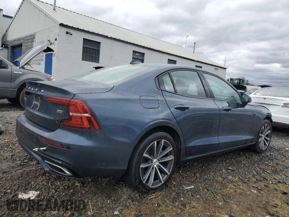 2022 Volvo S60 Momentum with VIN 7JRL12TZ7NG192016, listed as a Copart auction lot 45467324 with 10,928 mi miles. Bid and sale history available at carsss.com. Image 3.