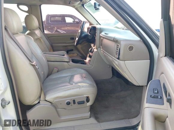 2005 Chevrolet Avalanche LS z VIN 3GNEC12Z45G252651, wystawiony jako IAAI lot #40645577 z przebiegiem 226 059 mil mil oraz . Historia ofert i sprzedaży dostępna na DreamBid. Obrazek 5.