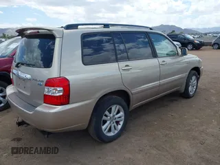 2007 Toyota Highlander Hybrid with VIN JTEGW21A570019035, listed as a IAAI auction lot 42042174 with 1 mi miles. Bid and sale history available at carsss.com. Image 4.