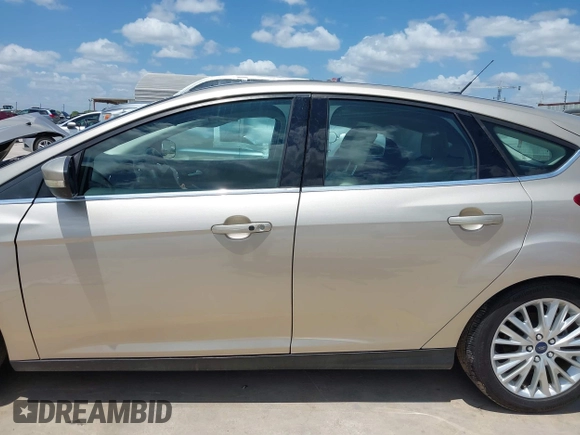 2018 Ford Focus Titanium z VIN 1FADP3N25JL279623, wystawiony jako IAAI lot #42534936 z przebiegiem 74 440 mil mil oraz . Historia ofert i sprzedaży dostępna na DreamBid. Obrazek 15.