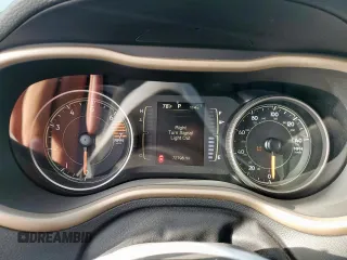 2018 Jeep Cherokee Latitude с VIN 1C4PJLCB2JD620255, выставлен на аукционе Copart как лот 62314325 с пробегом 72 798 миль миль и Списание • Salvage title. История ставок и продаж доступна на DreamBid. Изображение 9.