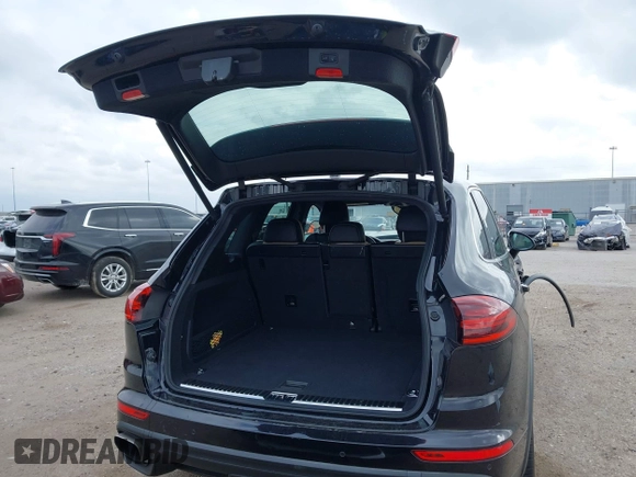 2017 Porsche Cayenne с VIN WP1AA2A2XHKA90706, выставлен на аукционе IAAI как лот 41692768 с пробегом 92 800 миль миль и . История ставок и продаж доступна на DreamBid. Изображение 18.
