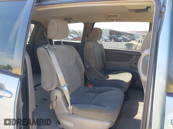 2005 Toyota Sienna LE with VIN 5TDBA23CX5S046446, listed as a IAAI auction lot 42043442 with 227,101 mi miles. Bid and sale history available at carsss.com. Image 8.