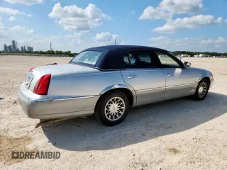 2000 Lincoln Town Car Signature with VIN 1LNHM82W9YY774120, listed as a Copart auction lot 59328725 with 137,910 mi miles and Salvage title. Bid and sale history available at DreamBid. Image 3.