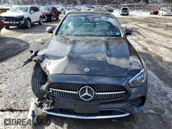 2022 Mercedes-Benz E 350 z VIN W1KZF8EB7NB038941, wystawiony jako Copart lot #45386235 z przebiegiem 13 318 mil mil oraz Szkoda całkowita • Salvage title. Historia ofert i sprzedaży dostępna na DreamBid. Obrazek 5.
