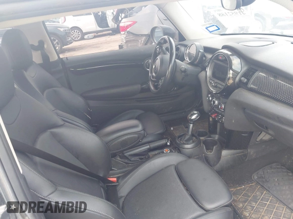 2019 MINI Hardtop Cooper S z VIN WMWXP7C56K2A49415, wystawiony jako IAAI lot #41952188 z przebiegiem 143 633 mil mil oraz . Historia ofert i sprzedaży dostępna na DreamBid. Obrazek 5.