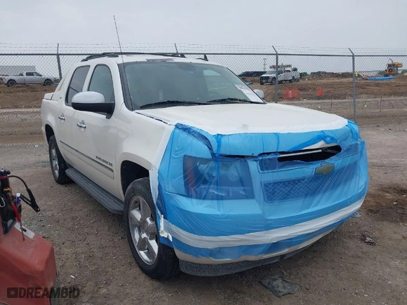 2012 Chevrolet Avalanche LTZ with VIN 3GNMCGE04CG103276, listed as a IAAI auction lot 41913522 with 139,633 mi miles. Bid and sale history available at carsss.com. Image 1.