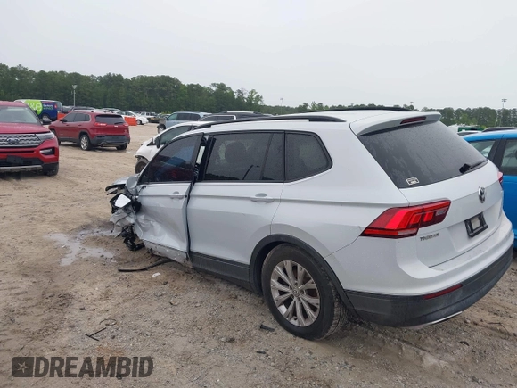 2018 Volkswagen Tiguan S with VIN 3VV1B7AX0JM041120, listed as a IAAI auction lot 42219662 with 160,852 mi miles and . Bid and sale history available at DreamBid. Image 3.