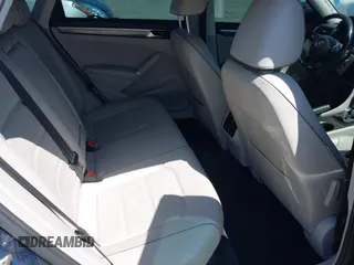2018 Volkswagen Passat SE z VIN 1VWBA7A37JC033694, wystawiony jako IAAI lot #41977518 z przebiegiem 142 944 mil mil oraz . Historia ofert i sprzedaży dostępna na DreamBid. Obrazek 8.
