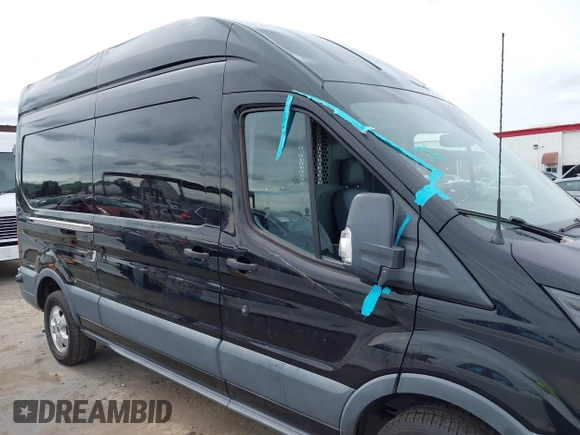 2017 Ford Transit z VIN 1FTYR2XM0HKB54687, wystawiony jako IAAI lot #41608746 z przebiegiem 57 744 mil mil oraz . Historia ofert i sprzedaży dostępna na DreamBid. Obrazek 6.