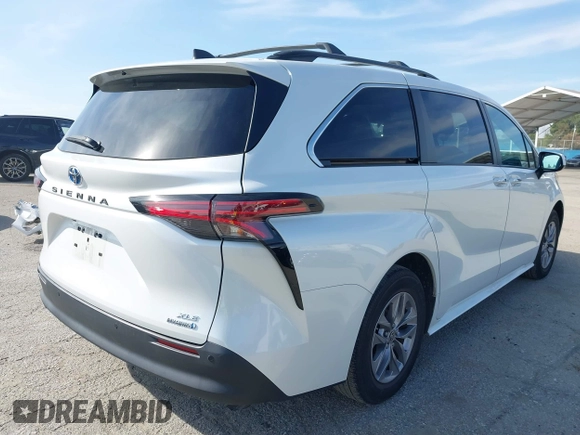 2022 Toyota Sienna XLE with VIN 5TDJRKEC4NS075796, listed as a IAAI auction lot 41603836 with 34,677 mi miles. Bid and sale history available at carsss.com. Image 4.