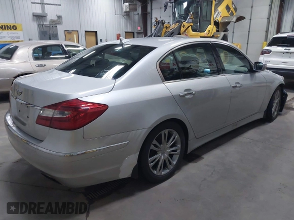 2013 Hyundai Genesis 3.8L z VIN KMHGC4DD4DU217488, wystawiony jako IAAI lot #41021234 z przebiegiem 204 960 mil mil oraz . Historia ofert i sprzedaży dostępna na DreamBid. Obrazek 4.