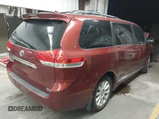 2011 Toyota Sienna XLE with VIN 5TDDK3DC9BS015730, listed as a IAAI auction lot 41472834 with 71,125 mi miles. Bid and sale history available at carsss.com. Image 4.