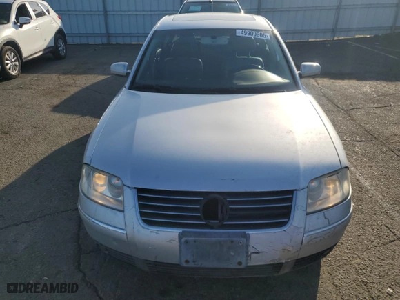 2004 Volkswagen Passat Sedan GLX with VIN WVWRH63B44P053071, listed as a Copart auction lot 49909905 with 211,273 mi miles and Salvage Title. Bid and sale history available at carsss.com. Image 5.