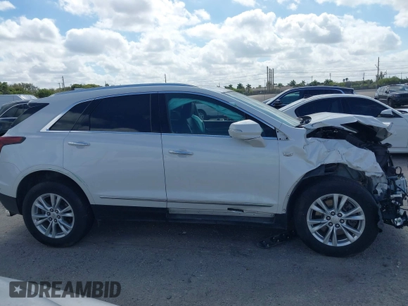 2021 Cadillac XT5 FWD Luxury with VIN 1GYKNAR40MZ146268, listed as a IAAI auction lot 41522802 with 61,775 mi miles. Bid and sale history available at carsss.com. Image 14.