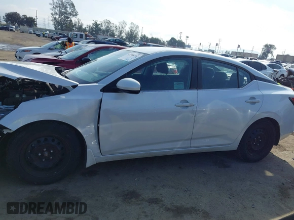 2020 Nissan Sentra SV z VIN 3N1AB8CV3LY303100, wystawiony jako IAAI lot #41588362 z przebiegiem 77 097 mil mil oraz . Historia ofert i sprzedaży dostępna na DreamBid. Obrazek 14.