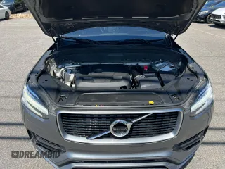 2019 Volvo XC90 R-Design z VIN YV4A22PM9K1440828, wystawiony jako Copart lot #58994785 z przebiegiem 153 481 mil mil oraz Czysty tytuł • Clean title. Historia ofert i sprzedaży dostępna na DreamBid. Obrazek 8.