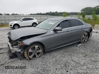 2018 Mercedes-Benz E 300 z VIN WDDZF4JB9JA377781, wystawiony jako Copart lot #56078135 z przebiegiem 55 362 mil mil oraz Szkoda całkowita • Salvage title. Historia ofert i sprzedaży dostępna na DreamBid. Obrazek 1.
