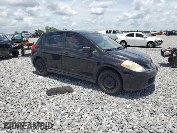 2010 Nissan Versa S z VIN 3N1BC1CPXAL382804, wystawiony jako Copart lot #63652575 z przebiegiem 168 051 mil mil oraz Szkoda całkowita • Salvage title. Historia ofert i sprzedaży dostępna na DreamBid. Obrazek 4.
