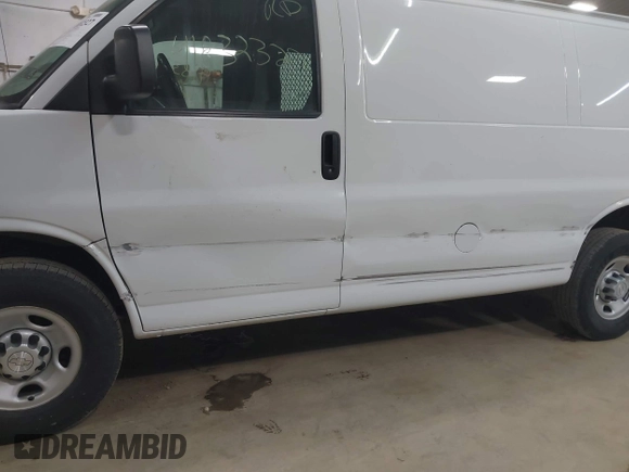 2018 Chevrolet Express Cargo Van with VIN 1GCWGAFP2J1336051, listed as a IAAI auction lot 41832327 with 189,464 mi miles. Bid and sale history available at carsss.com. Image 6.