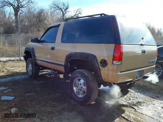 1998 Chevrolet Tahoe with VIN 3GNEK18R2WG122041, listed as a IAAI auction lot 41543943 with 106,978 mi miles. Bid and sale history available at carsss.com. Image 3.